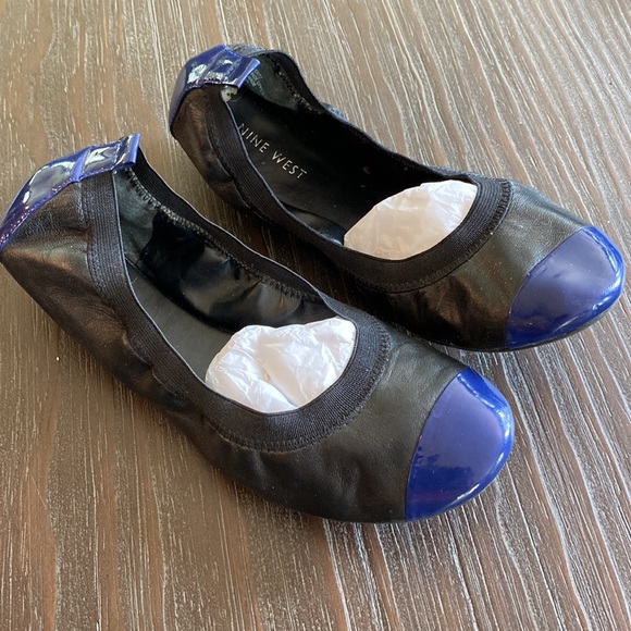 Nine West ballet flats in black leather/blue tips. Size 7 1/2. - Picture 2 of 7